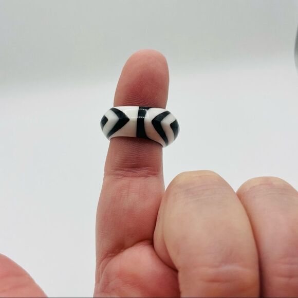 Vintage Plastic Mod Striped Ring - Picture 2 of 3